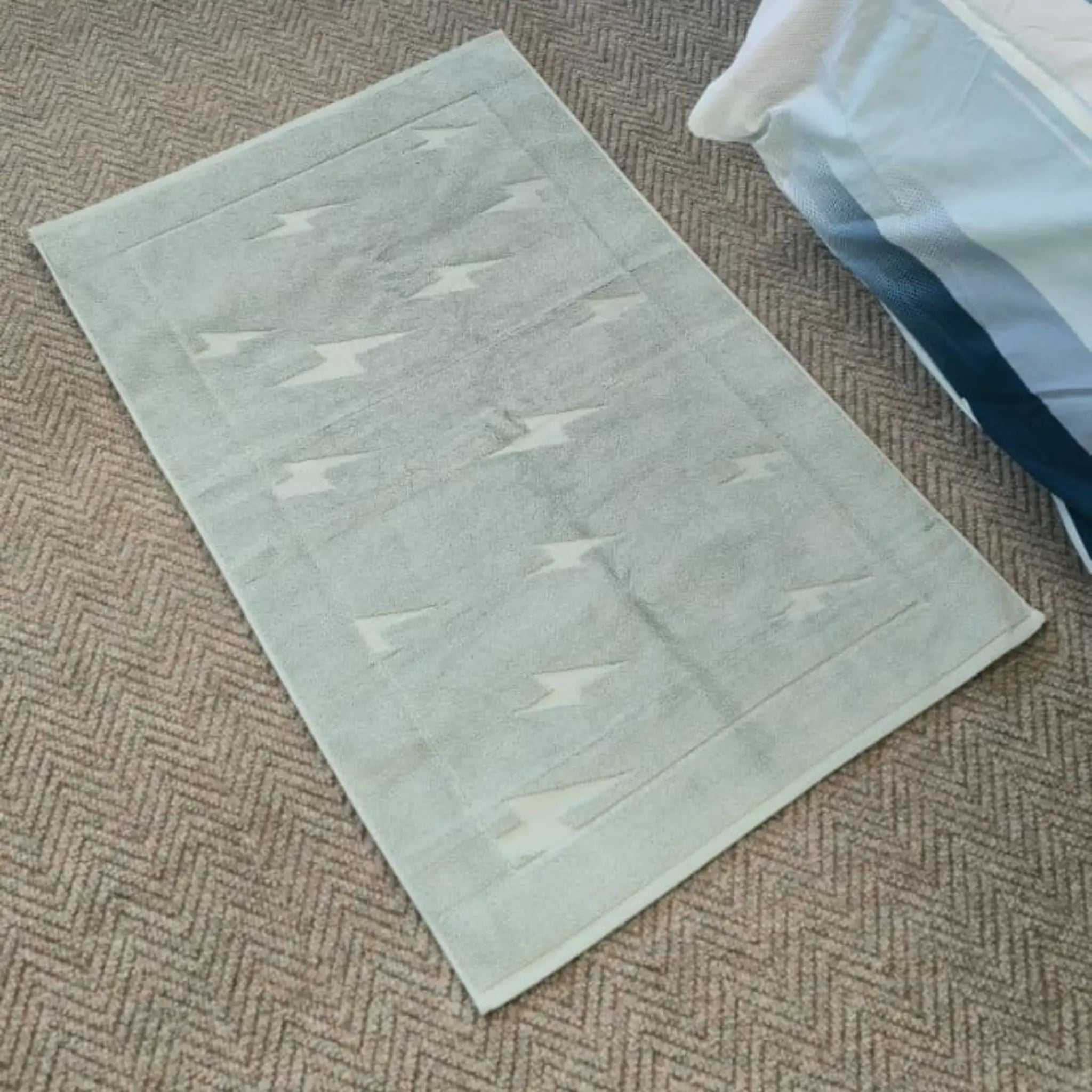 Luxury Bathmat 100% Cotton - Sage Green